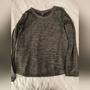 Hannah long sleeve cotton/lace shoulder top